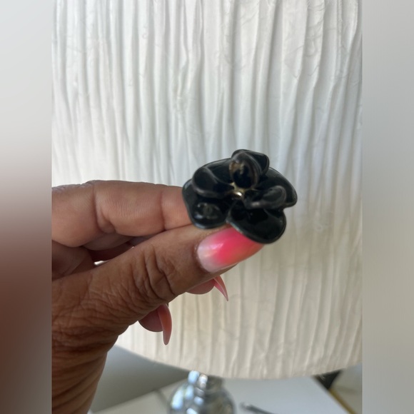 CHANEL Authentic Camellia Ring - Picture 4 of 6